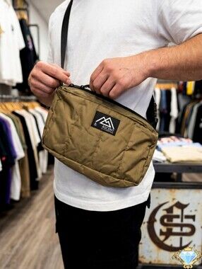 ASOS DESIGN Padded Crossbody Bag with Badge - Khaki Essentials Streetwear Unisex